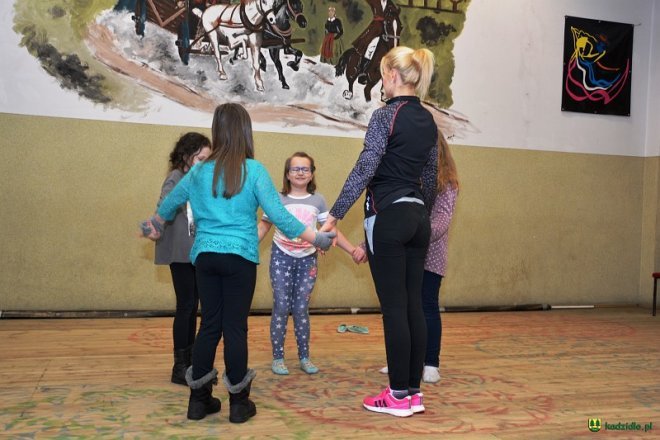 Joga dla dzieci w Centrum Kultury Kurpiowskiej [ZDJĘCIA] - zdjęcie #7 - eOstroleka.pl