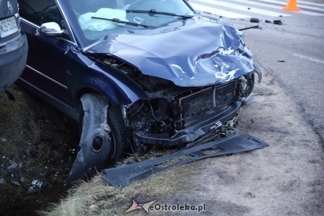 Wypadek w Obierwi. Cztery osoby trafiły do szpitala [ZDJĘCIA] - zdjęcie #1 - eOstroleka.pl