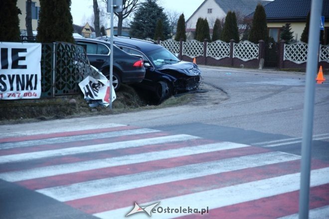 Wypadek w Obierwi. Cztery osoby trafiły do szpitala [ZDJĘCIA] - zdjęcie #10 - eOstroleka.pl