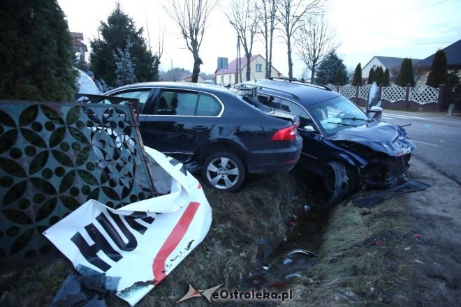 Wypadek w Obierwi. Cztery osoby trafiły do szpitala [ZDJĘCIA] - zdjęcie #12 - eOstroleka.pl