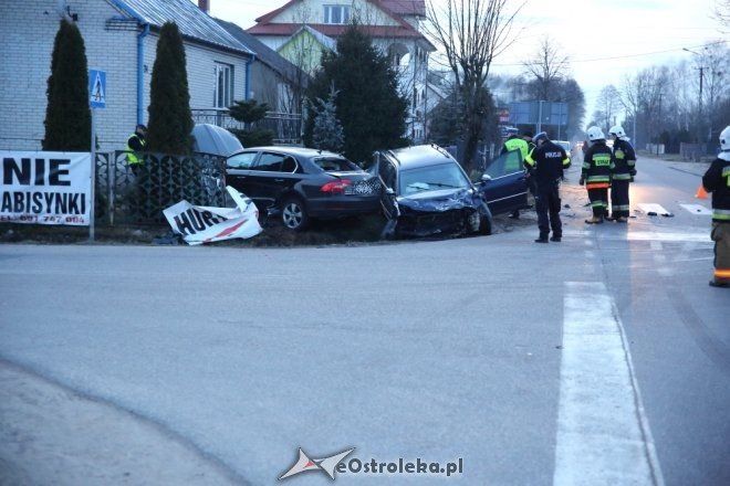 Wypadek w Obierwi. Cztery osoby trafiły do szpitala [ZDJĘCIA] - zdjęcie #17 - eOstroleka.pl