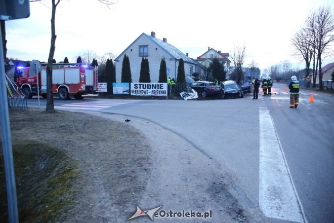 Wypadek w Obierwi. Cztery osoby trafiły do szpitala [ZDJĘCIA] - zdjęcie #18 - eOstroleka.pl