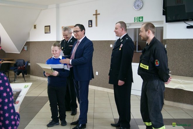 Konkurs wiedzy pożarniczej dla uczniów z kadzidlańskich szkół [ZDJĘCIA] - zdjęcie #12 - eOstroleka.pl