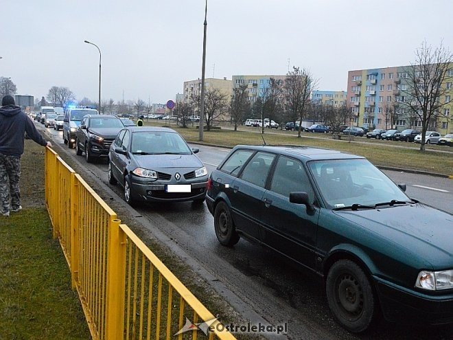 Zderzenie trzech pojazdów przy ul. Steyera [09.03.2017] - zdjęcie #3 - eOstroleka.pl
