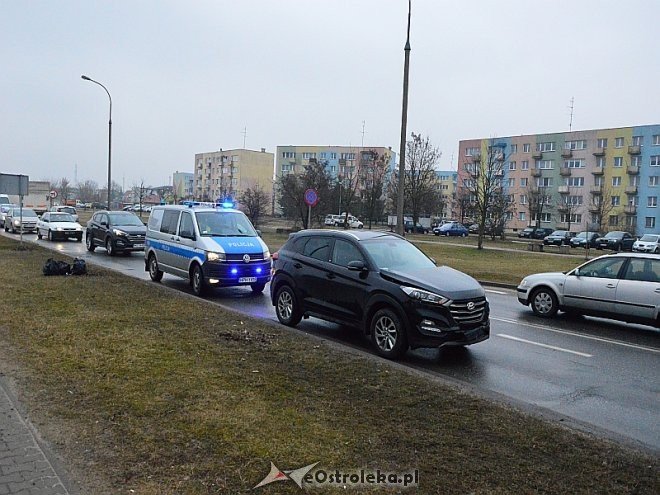 Zderzenie trzech pojazdów przy ul. Steyera [09.03.2017] - zdjęcie #4 - eOstroleka.pl