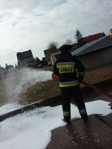Ćwiczenia pożarowe „budowlańców” z ZSZ 2 w Ostrołęce [ZDJĘCIA] - zdjęcie #7 - eOstroleka.pl