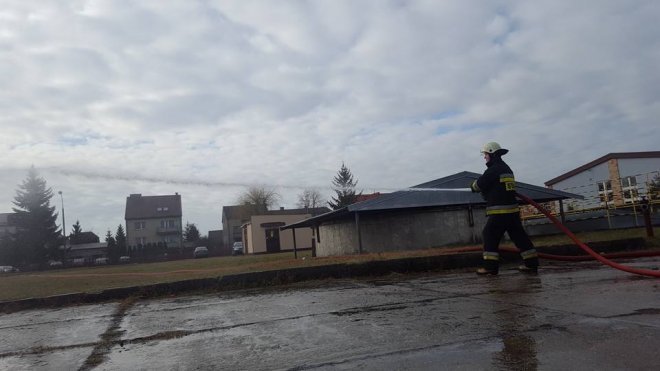 Ćwiczenia pożarowe „budowlańców” z ZSZ 2 w Ostrołęce [ZDJĘCIA] - zdjęcie #24 - eOstroleka.pl