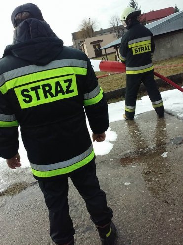 Ćwiczenia pożarowe „budowlańców” z ZSZ 2 w Ostrołęce [ZDJĘCIA] - zdjęcie #26 - eOstroleka.pl