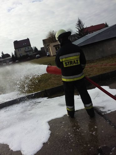 Ćwiczenia pożarowe „budowlańców” z ZSZ 2 w Ostrołęce [ZDJĘCIA] - zdjęcie #23 - eOstroleka.pl