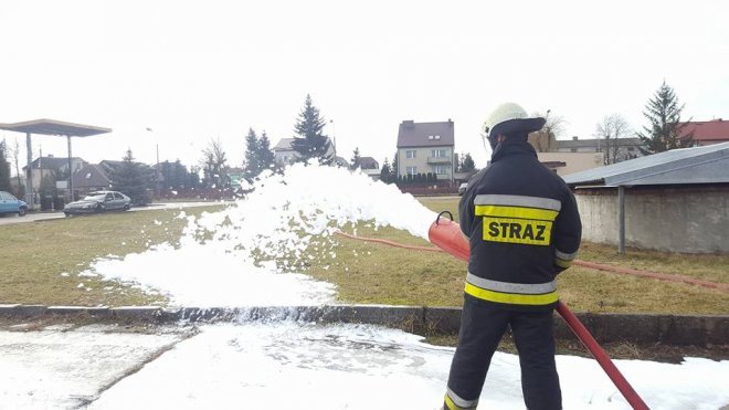 Ćwiczenia pożarowe „budowlańców” z ZSZ 2 w Ostrołęce [ZDJĘCIA] - zdjęcie #34 - eOstroleka.pl