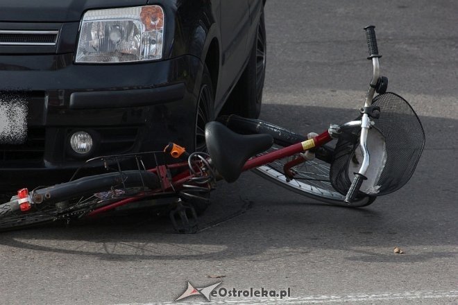 Ostrołęka: Potrącenie rowerzystki przy ulicy Gorbatowa [ZDJĘCIA] - zdjęcie #5 - eOstroleka.pl