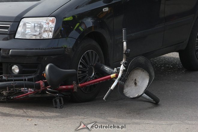 Ostrołęka: Potrącenie rowerzystki przy ulicy Gorbatowa [ZDJĘCIA] - zdjęcie #14 - eOstroleka.pl