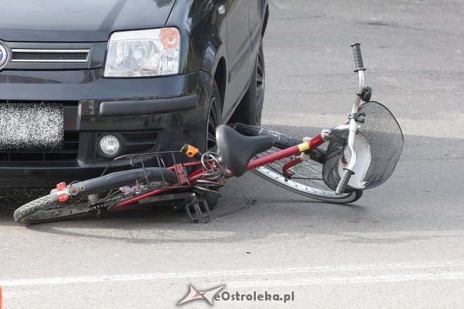 Ostrołęka: Potrącenie rowerzystki przy ulicy Gorbatowa [ZDJĘCIA] - zdjęcie #15 - eOstroleka.pl