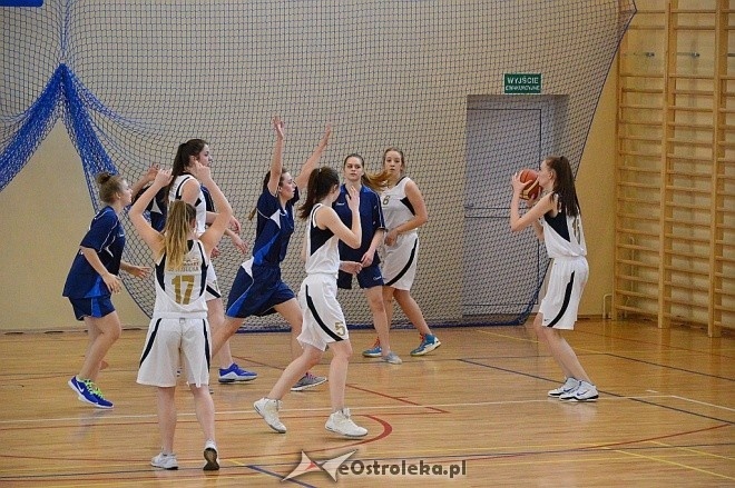 Mistrzostwa Ostrołęki szkół średnich w koszykówce kobiet [17.03.2017] - zdjęcie #9 - eOstroleka.pl