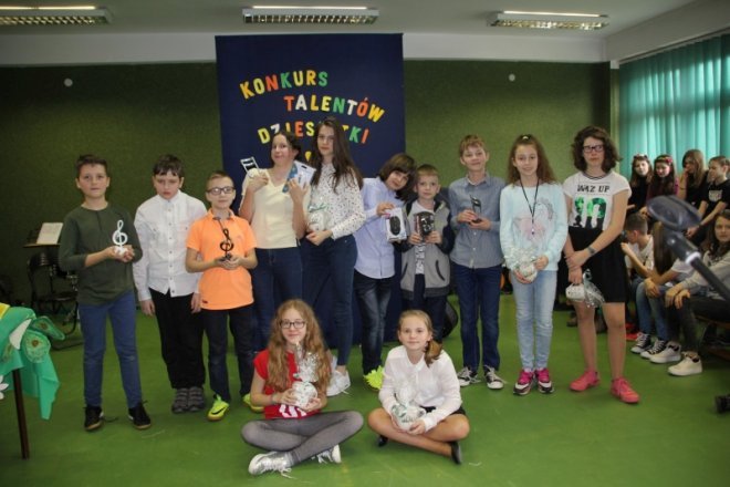 Konkurs młodych talentów w Sp Nr 10 [21.03.2017) - zdjęcie #25 - eOstroleka.pl