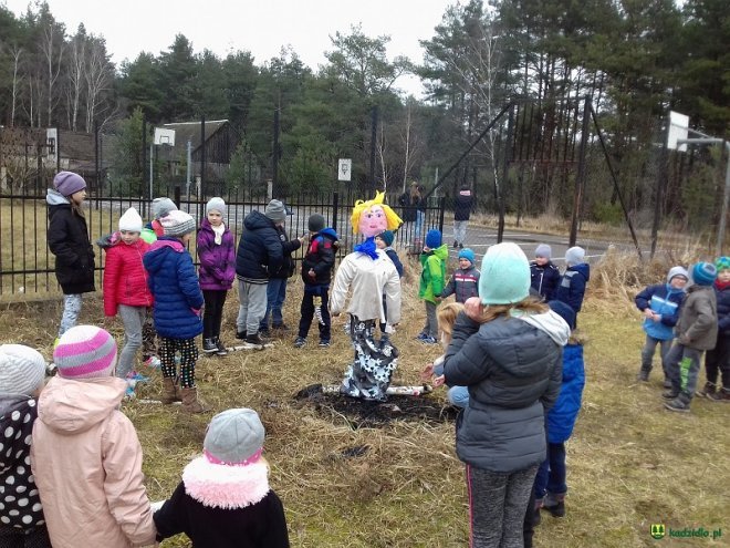 Powitanie wiosny w Szkole Podstawowej w Glebie [ZDJĘCIA] - zdjęcie #1 - eOstroleka.pl