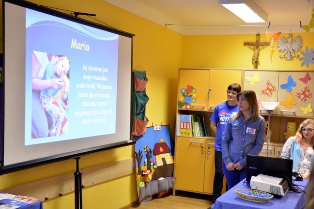 Dzień Świadomości Autyzmu w „Kolorowej Szkole [31.03.2017] - zdjęcie #8 - eOstroleka.pl
