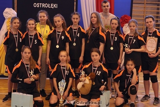 I Turniej Papieski w piłce ręcznej dziewcząt [01.04.2017] - zdjęcie #36 - eOstroleka.pl