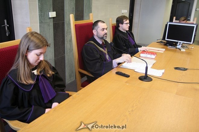 Przed ostrołęckim sądem zapadł wyrok w sprawie aborcji na nastoletniej uczennicy [WIDEO, ZDJĘCIA] - zdjęcie #36 - eOstroleka.pl