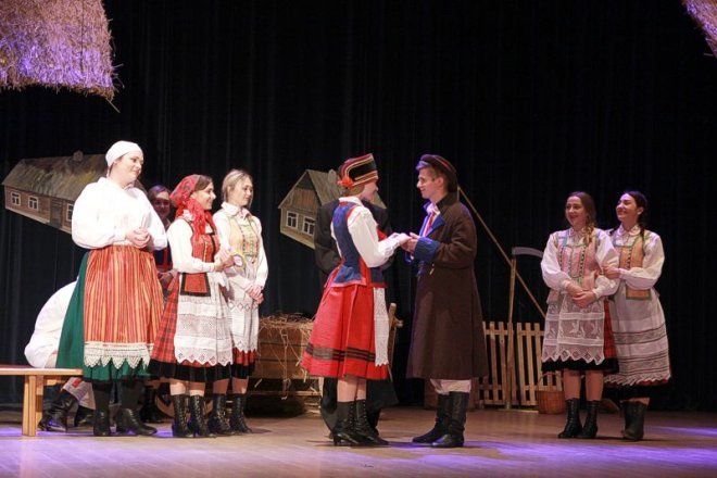 Premiera teatralna: „Chłopi” w Ostrołęckim Centrum Kultury [ZDJĘCIA] - zdjęcie #8 - eOstroleka.pl