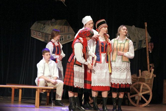 Premiera teatralna: „Chłopi” w Ostrołęckim Centrum Kultury [ZDJĘCIA] - zdjęcie #9 - eOstroleka.pl