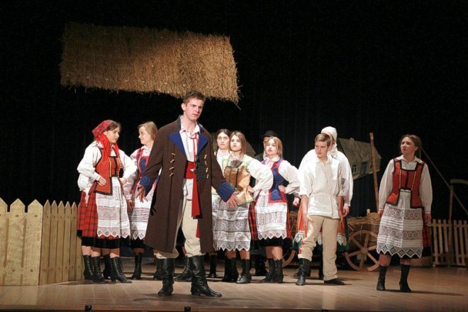Premiera teatralna: „Chłopi” w Ostrołęckim Centrum Kultury [ZDJĘCIA] - zdjęcie #14 - eOstroleka.pl