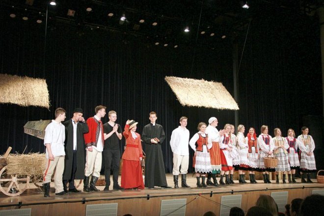 Premiera teatralna: „Chłopi” w Ostrołęckim Centrum Kultury [ZDJĘCIA] - zdjęcie #20 - eOstroleka.pl
