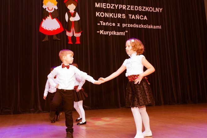 Konkurs taneczny „Tańce z przedszkolami Kurpikami” [ZDJĘCIA] - zdjęcie #12 - eOstroleka.pl