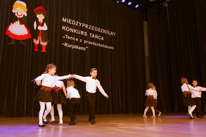 Konkurs taneczny „Tańce z przedszkolami Kurpikami” [ZDJĘCIA] - zdjęcie #13 - eOstroleka.pl