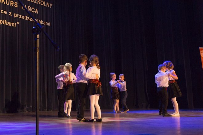 Konkurs taneczny „Tańce z przedszkolami Kurpikami” [ZDJĘCIA] - zdjęcie #15 - eOstroleka.pl