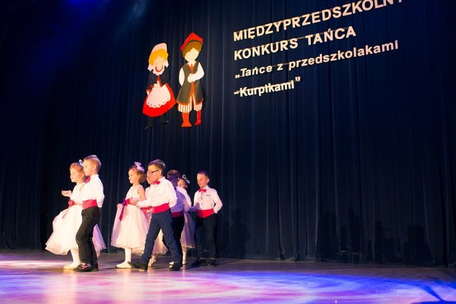 Konkurs taneczny „Tańce z przedszkolami Kurpikami” [ZDJĘCIA] - zdjęcie #16 - eOstroleka.pl