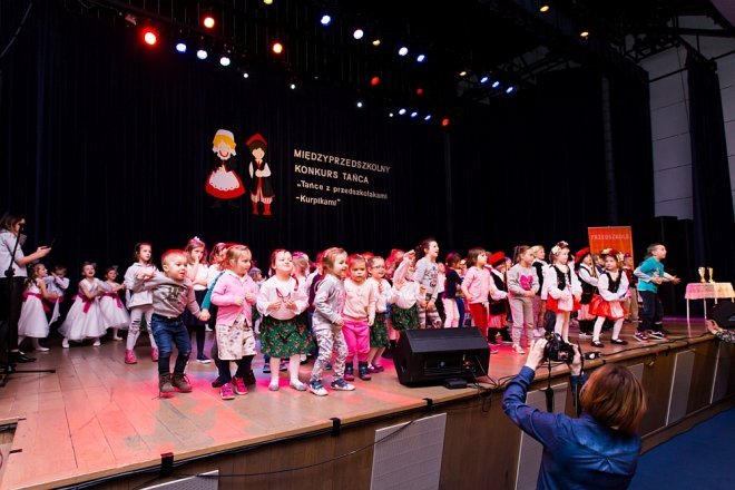 Konkurs taneczny „Tańce z przedszkolami Kurpikami” [ZDJĘCIA] - zdjęcie #34 - eOstroleka.pl