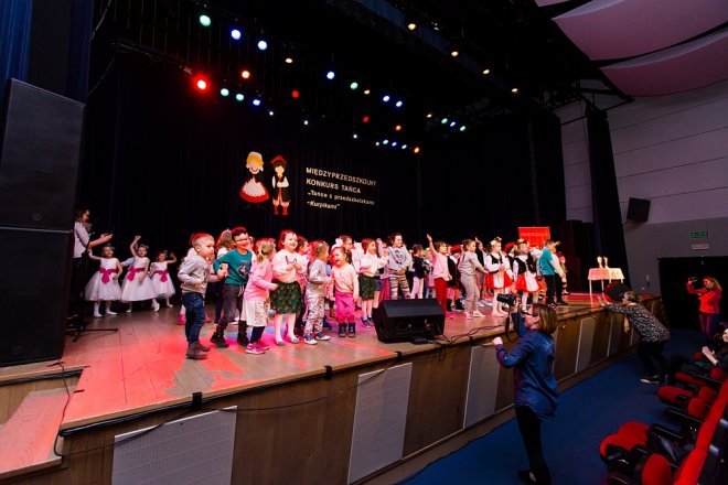 Konkurs taneczny „Tańce z przedszkolami Kurpikami” [ZDJĘCIA] - zdjęcie #35 - eOstroleka.pl
