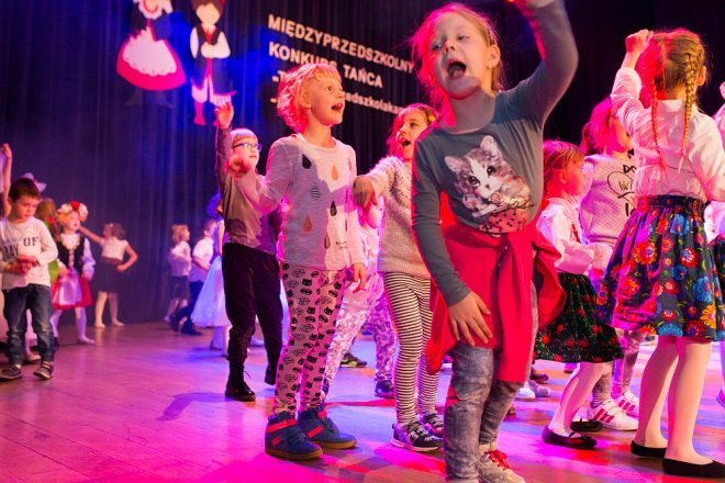 Konkurs taneczny „Tańce z przedszkolami Kurpikami” [ZDJĘCIA] - zdjęcie #50 - eOstroleka.pl