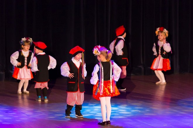 Konkurs taneczny „Tańce z przedszkolami Kurpikami” [ZDJĘCIA] - zdjęcie #54 - eOstroleka.pl