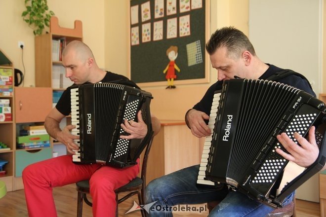 Tydzień Kurpiowski i minikoncert duetu akordeonowego Vertim&Mamzel w Krainie Misiów [WIDEO, ZDJĘCIA] - zdjęcie #13 - eOstroleka.pl