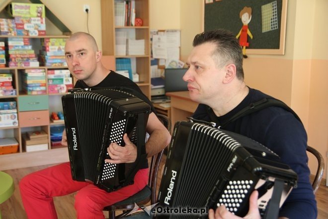 Tydzień Kurpiowski i minikoncert duetu akordeonowego Vertim&Mamzel w Krainie Misiów [WIDEO, ZDJĘCIA] - zdjęcie #23 - eOstroleka.pl