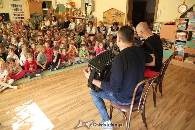 Tydzień Kurpiowski i minikoncert duetu akordeonowego Vertim&Mamzel w Krainie Misiów [WIDEO, ZDJĘCIA] - zdjęcie #30 - eOstroleka.pl