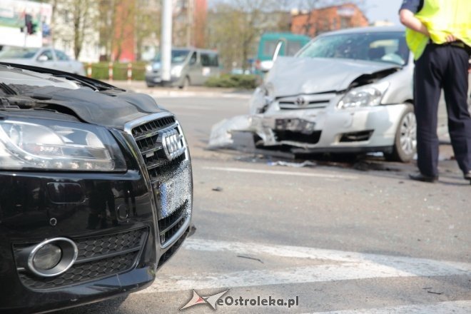 Wypadek po wymuszeniu pierwszeństwa na skrzyżowaniu Bogusławskiego i 11 Listopada [ZDJĘCIA] - zdjęcie #7 - eOstroleka.pl