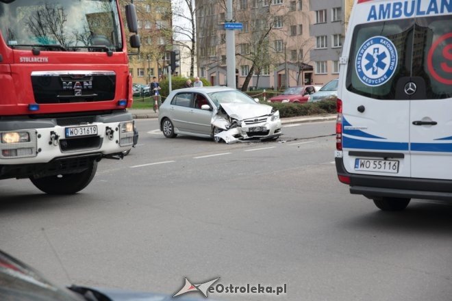 Wypadek po wymuszeniu pierwszeństwa na skrzyżowaniu Bogusławskiego i 11 Listopada [ZDJĘCIA] - zdjęcie #13 - eOstroleka.pl