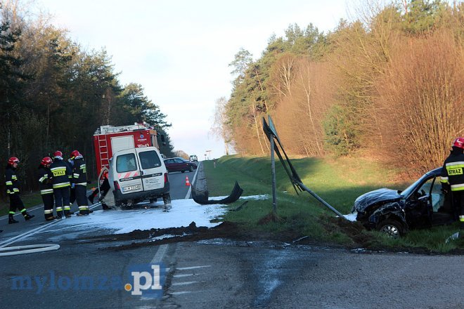 Poważny wypadek na DK-61 między Ostrołęką a Łomżą. Trzy osoby ranne [ZDJĘCIA] - zdjęcie #1 - eOstroleka.pl