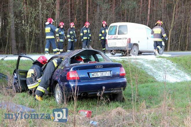 Poważny wypadek na DK-61 między Ostrołęką a Łomżą. Trzy osoby ranne [ZDJĘCIA] - zdjęcie #2 - eOstroleka.pl