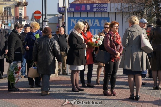 Miejskie obchody 7. rocznicy katastrofy pod Smoleńskiem [10.04.2017] - zdjęcie #1 - eOstroleka.pl
