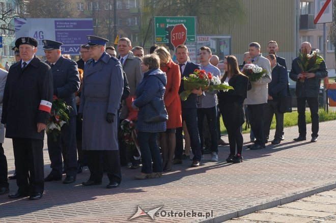 Miejskie obchody 7. rocznicy katastrofy pod Smoleńskiem [10.04.2017] - zdjęcie #14 - eOstroleka.pl