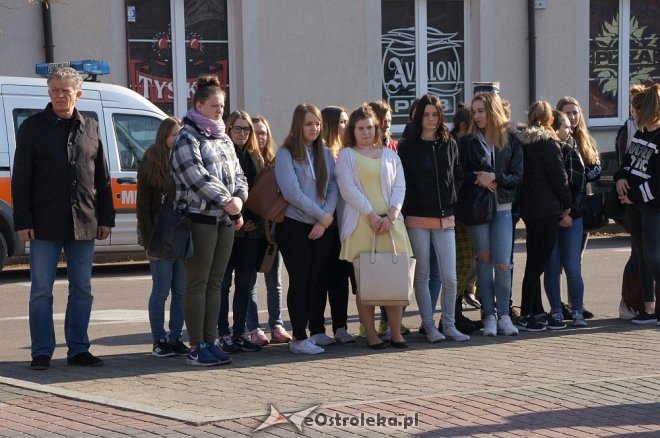 Miejskie obchody 7. rocznicy katastrofy pod Smoleńskiem [10.04.2017] - zdjęcie #25 - eOstroleka.pl