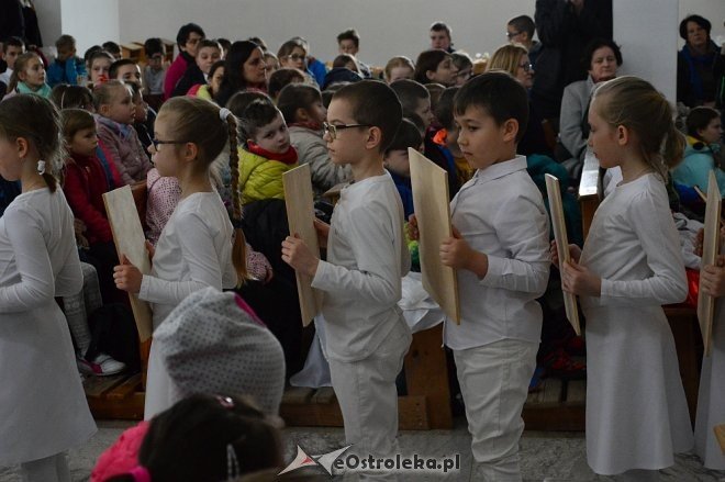 Droga Krzyżowa z elementami pantomimy w wykonaniu uczniów ostrołęckiej „dziesiątki” [ZDJĘCIA] - zdjęcie #8 - eOstroleka.pl