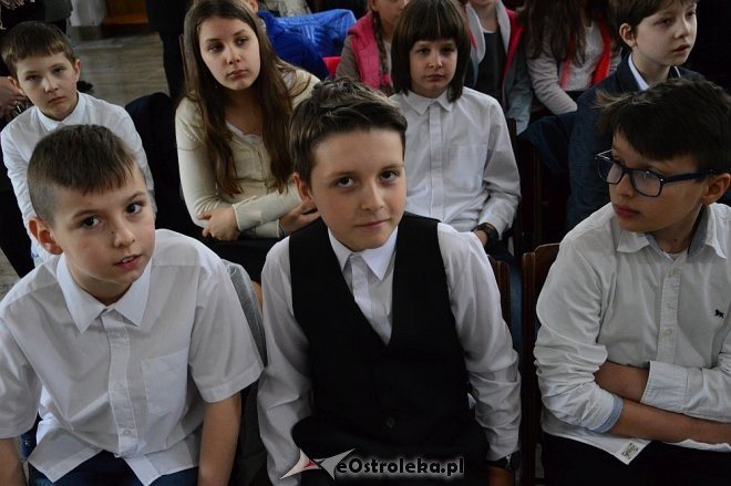 Droga Krzyżowa z elementami pantomimy w wykonaniu uczniów ostrołęckiej „dziesiątki” [ZDJĘCIA] - zdjęcie #14 - eOstroleka.pl