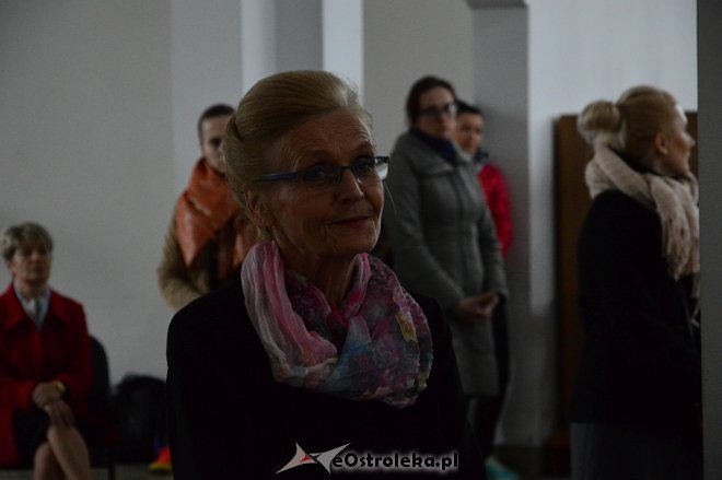 Droga Krzyżowa z elementami pantomimy w wykonaniu uczniów ostrołęckiej „dziesiątki” [ZDJĘCIA] - zdjęcie #17 - eOstroleka.pl