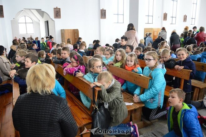 Droga Krzyżowa z elementami pantomimy w wykonaniu uczniów ostrołęckiej „dziesiątki” [ZDJĘCIA] - zdjęcie #44 - eOstroleka.pl