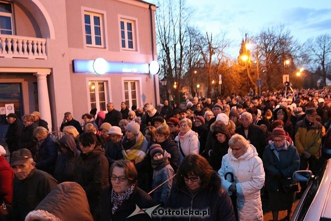 Drogi Krzyżowe ulicami Ostrołęki [14.04.2017] - zdjęcie #15 - eOstroleka.pl
